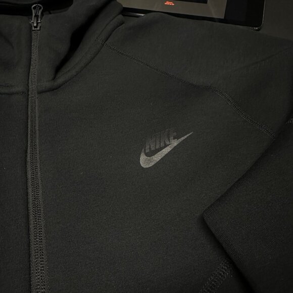 Nike Tech Fleece Full Zip Windrunner Men’s Sizes Black FB7921-010 - Picture 2 of 7